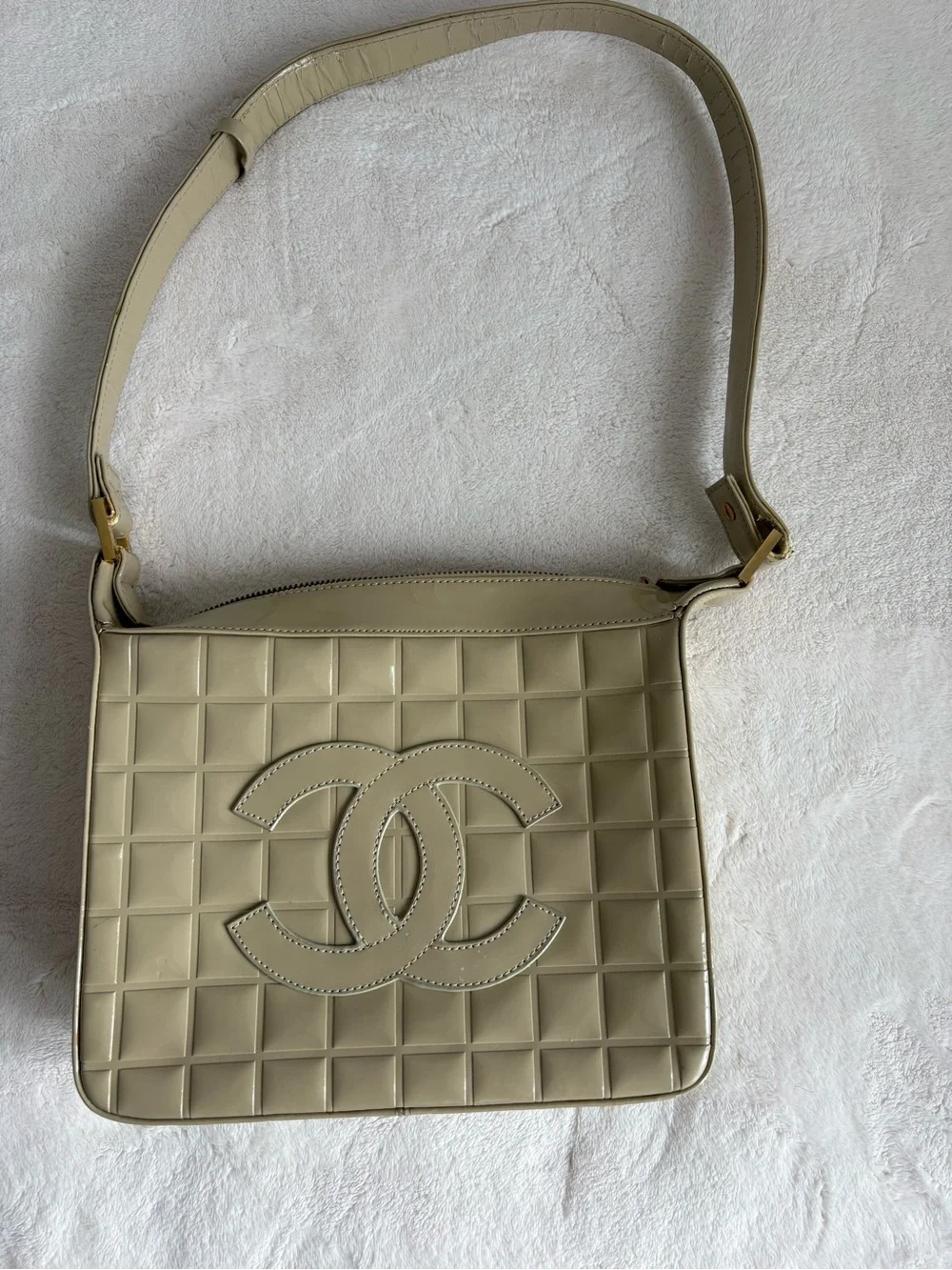 Vintage Chanel Patent Leather Chocolate Bar Quilted Shoulder Bag Beige